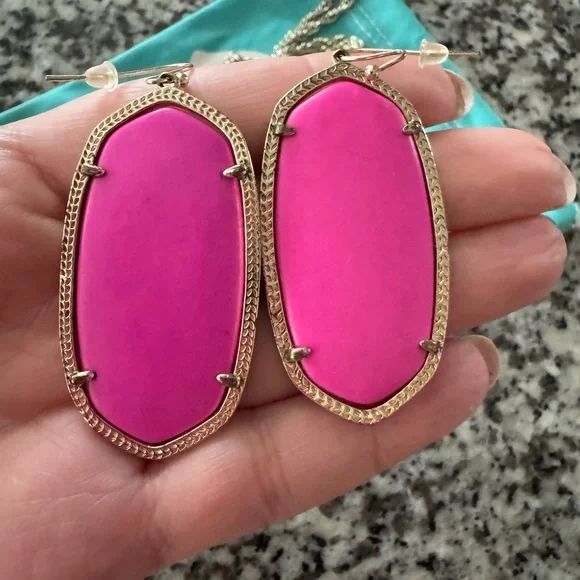 Kendra Scott Pink and Gold Rayne Necklace and Danielle earring set - Picture 5 of 5
